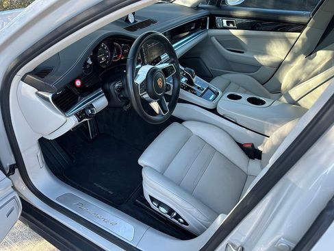 Used 2018 Porsche Panamera 4 image 13