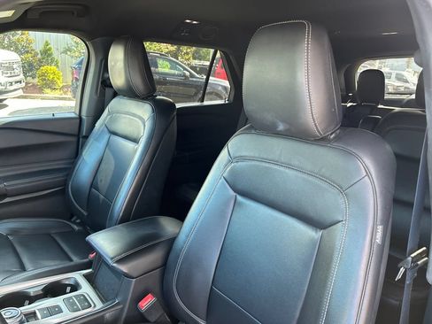 Used 2020 Ford Explorer XLT w/ Equipment Group 202A RWD image 9