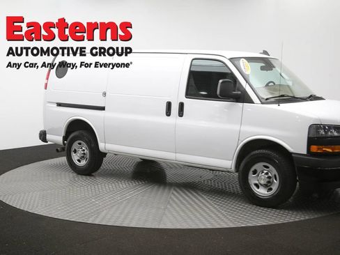 Used 2021 Chevrolet Express 3500 w/ Driver Convenience Package RWD image 44