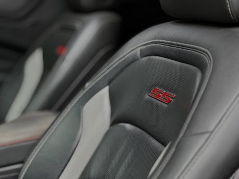 Used 2016 Chevrolet Camaro SS RWD image 12