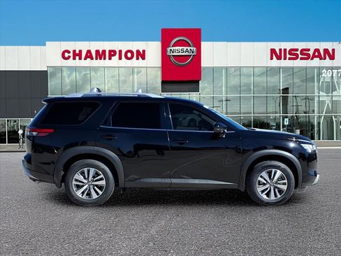 Used 2023 Nissan Pathfinder SL image 8