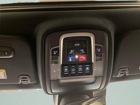 Used 2021 RAM 1500 Limited AWD/4WD image 13