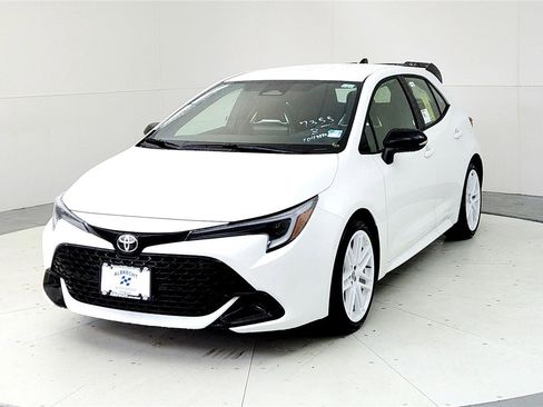 New 2026 Toyota Corolla SE FWD image 2