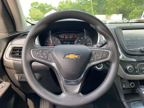 Used 2018 Chevrolet Equinox LS FWD image 16