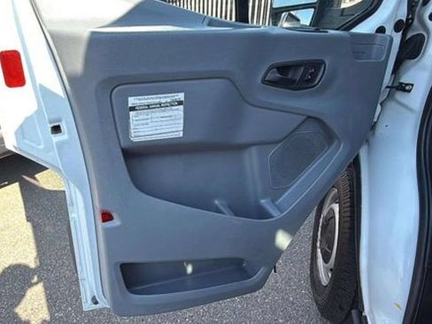 Used 2018 Ford Transit 250 138 RWD image 11