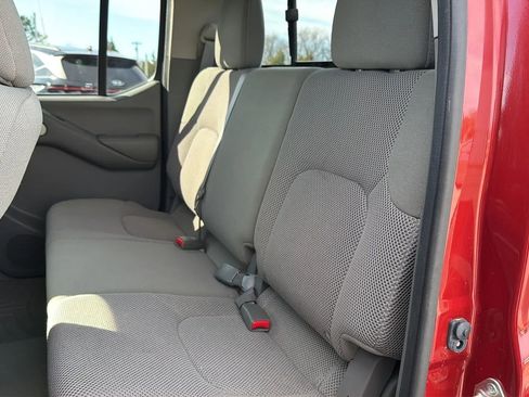 Used 2018 Nissan Frontier SV image 12