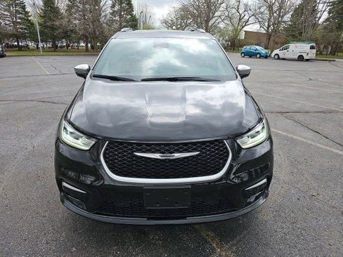 Used 2026 Chrysler Pacifica Pinnacle image 8