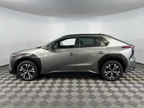 Used 2023 Toyota bZ4X XLE image 9