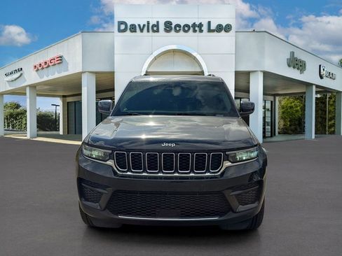Certified 2023 Jeep Grand Cherokee Laredo w/ Luxury Tech Group I image 2
