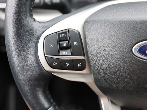 Used 2023 Ford Explorer XLT w/ Equipment Group 202A AWD/4WD image 40