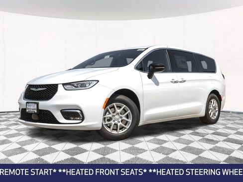 New 2026 Chrysler Pacifica Select image 2