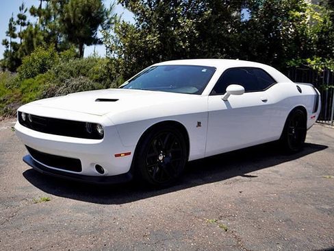 Used 2015 Dodge Challenger R/T Scat Pack w/ Scat Pack Appearance Package RWD image 6