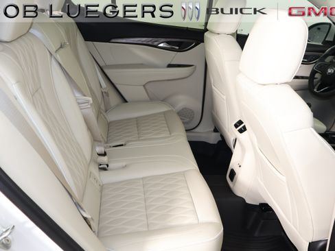 Used 2022 Buick Envision Avenir w/ Technology Package II FWD image 17