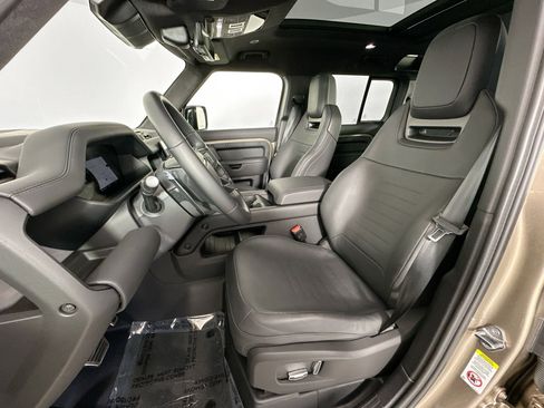 Used 2025 Land Rover Defender 110 image 20