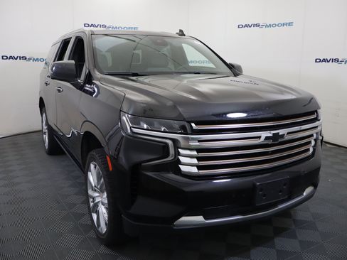 Used 2023 Chevrolet Tahoe High Country AWD/4WD image 3