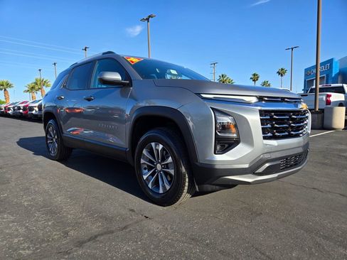 Used 2025 Chevrolet Equinox LT w/ Convenience Package II FWD image 1