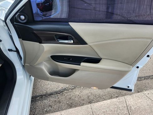 Used 2017 Honda Accord Touring image 18