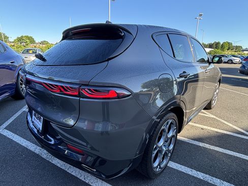 Certified 2024 Alfa Romeo Tonale Ti AWD/4WD image 8
