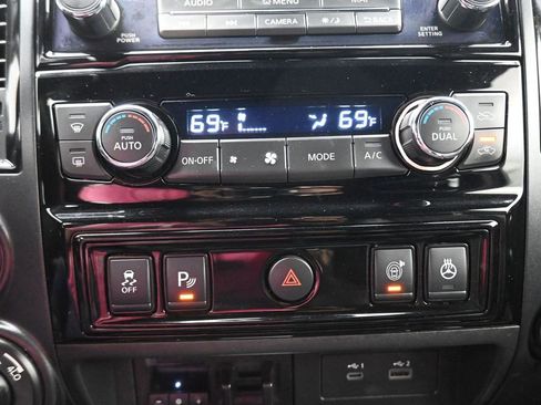 Used 2023 Nissan Titan PRO-4X w/ Pro-4x Convenience Package image 24