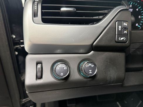 Used 2019 Chevrolet Suburban LT AWD/4WD image 17