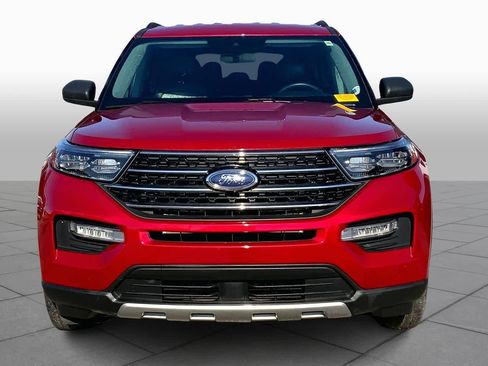Certified 2021 Ford Explorer XLT w/ Equipment Group 202A image 3
