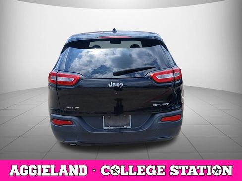 Used 2016 Jeep Cherokee Sport FWD image 3