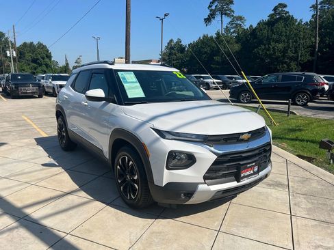 Used 2022 Chevrolet TrailBlazer LT w/ Sun and Liftgate Package FWD image 3