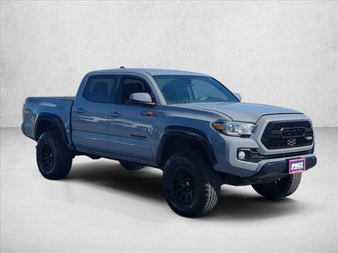 Used 2020 Toyota Tacoma TRD Off-Road w/ Technology Package AWD/4WD image 3