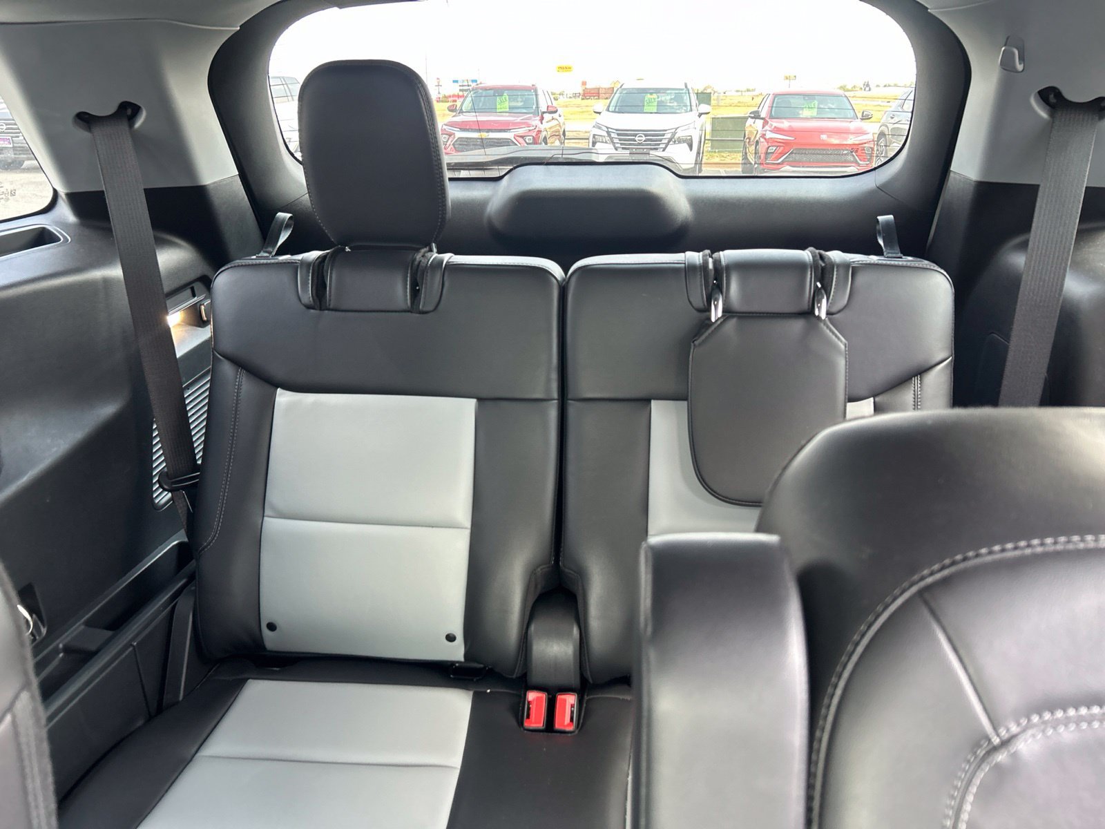 Used 2022 Ford Explorer XLT w/ Equipment Group 202A RWD image 10