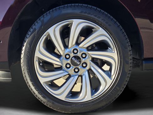Used 2024 Lincoln Navigator Premiere AWD/4WD image 31