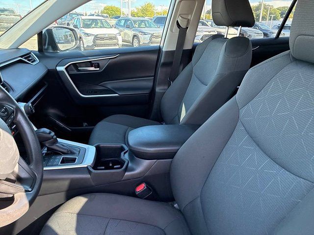 Used 2025 Toyota RAV4 XLE AWD/4WD image 28