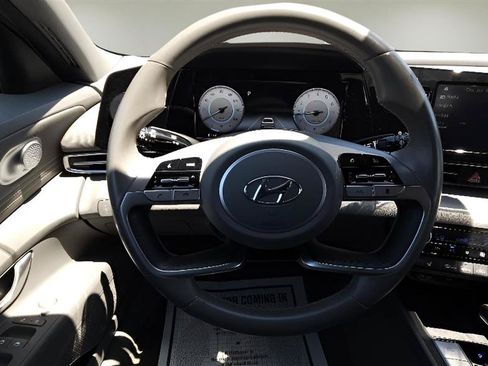 Used 2021 Hyundai Elantra SEL w/ Convenience + Premium Package FWD image 14