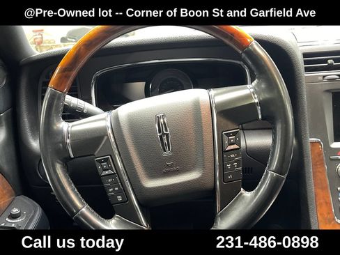 Used 2015 Lincoln Navigator 4WD image 20