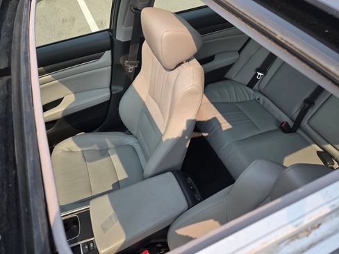 Used 2018 Honda Accord Touring image 9
