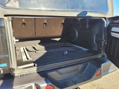 Used 2022 Jeep Wrangler Unlimited Sahara w/ Cold Weather Group image 10