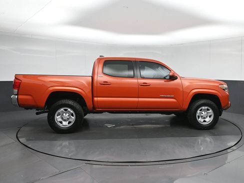Used 2016 Toyota Tacoma SR5 w/ Towing Package RWD image 8