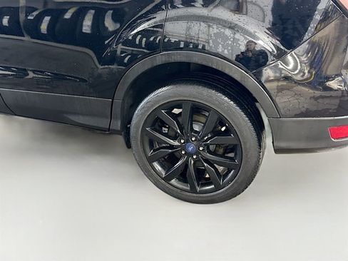 Used 2018 Ford Escape SE w/ SE Sport Appearance Package image 32