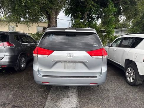 Used 2014 Toyota Sienna LE FWD image 6