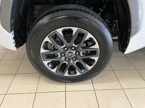 Used 2022 Toyota Tundra Limited image 8