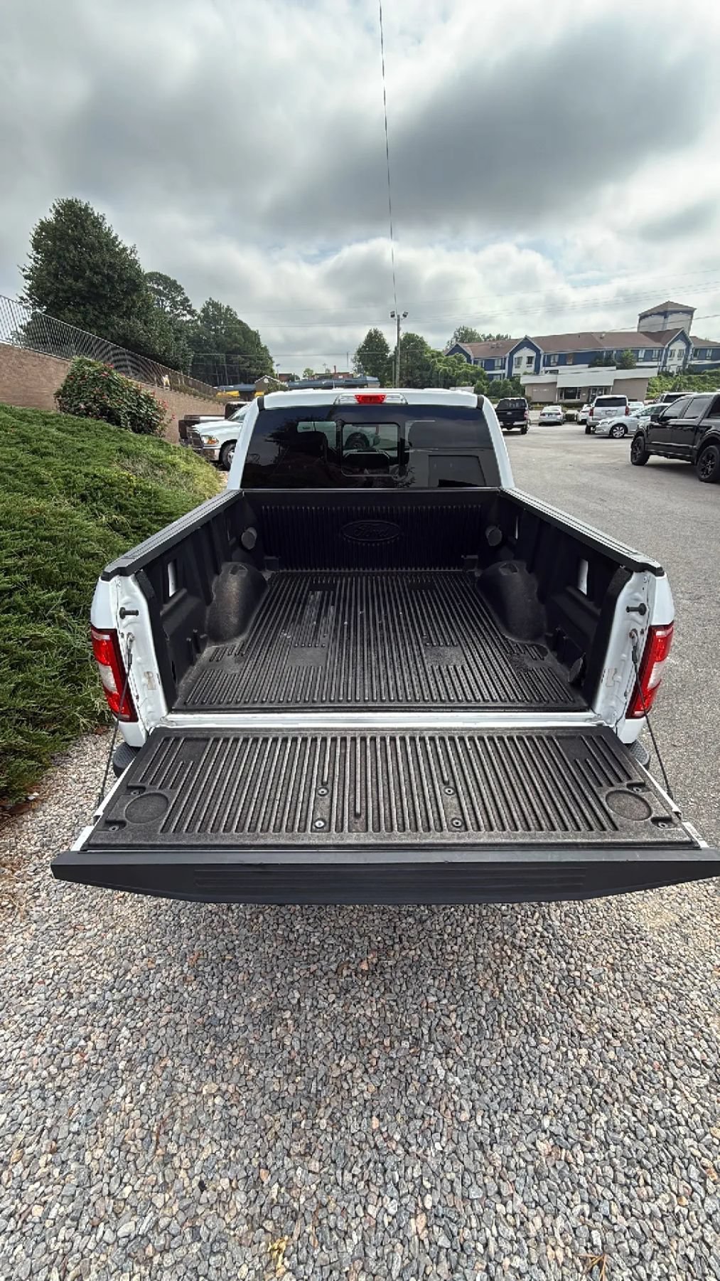 Used 2018 Ford F150 XLT w/ Equipment Group 302A Luxury AWD/4WD image 11