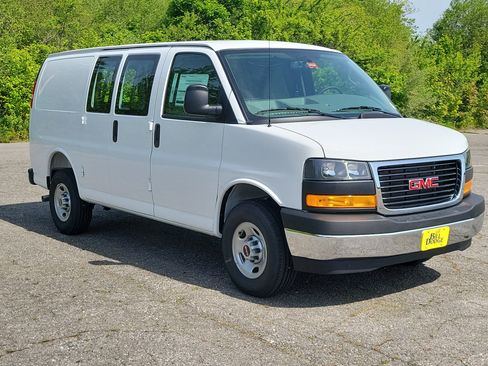 New 2026 GMC Savana 2500 w/ Driver Convenience Package RWD image 9