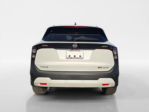 New 2026 Nissan Kicks SR AWD/4WD image 4