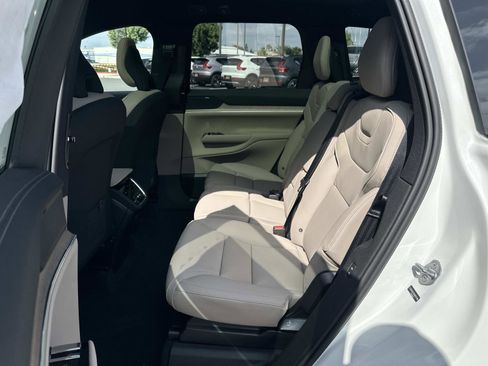 New 2025 Volvo EX90 Ultra image 17