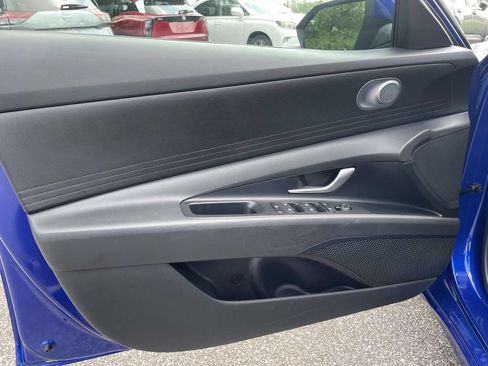 Used 2025 Hyundai Elantra Hybrid FWD image 16