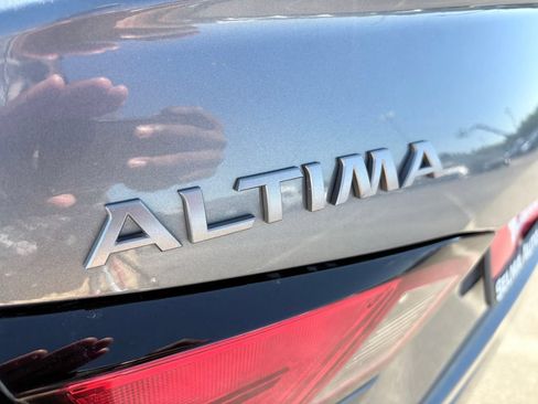 Used 2025 Nissan Altima 2.5 SV FWD image 25