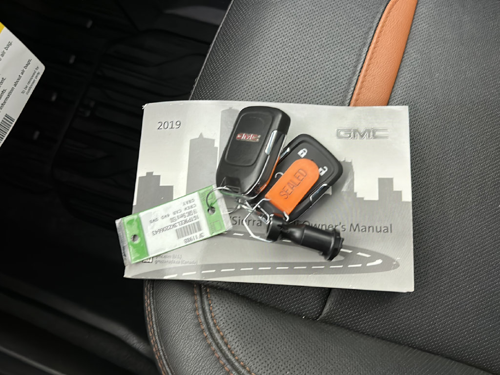 Used 2019 GMC Sierra 1500 AT4 w/ AT4 Premium Package AWD/4WD image 33