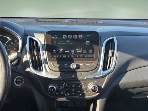 Used 2018 Chevrolet Equinox LT w/ Sun & Infotainment Package image 14