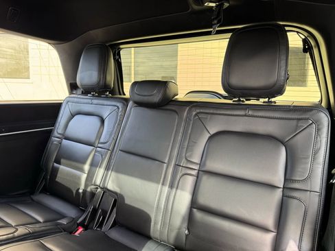 Used 2019 Lincoln Navigator Reserve image 38