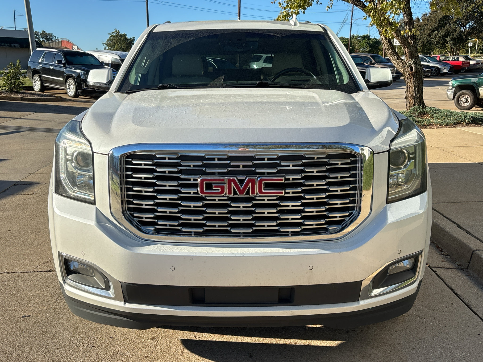Used 2019 GMC Yukon XL Denali w/ Denali Ultimate Package AWD/4WD image 3