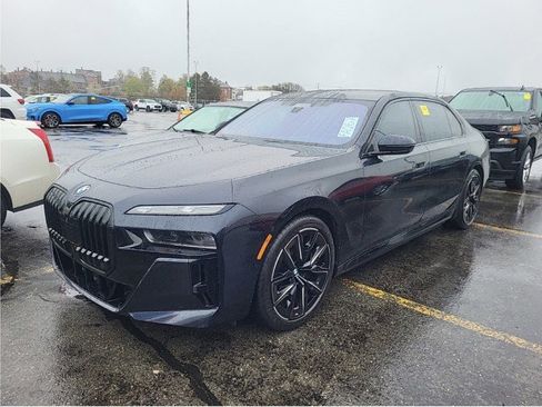 Used 2023 BMW i7 xDrive60 AWD/4WD image 5